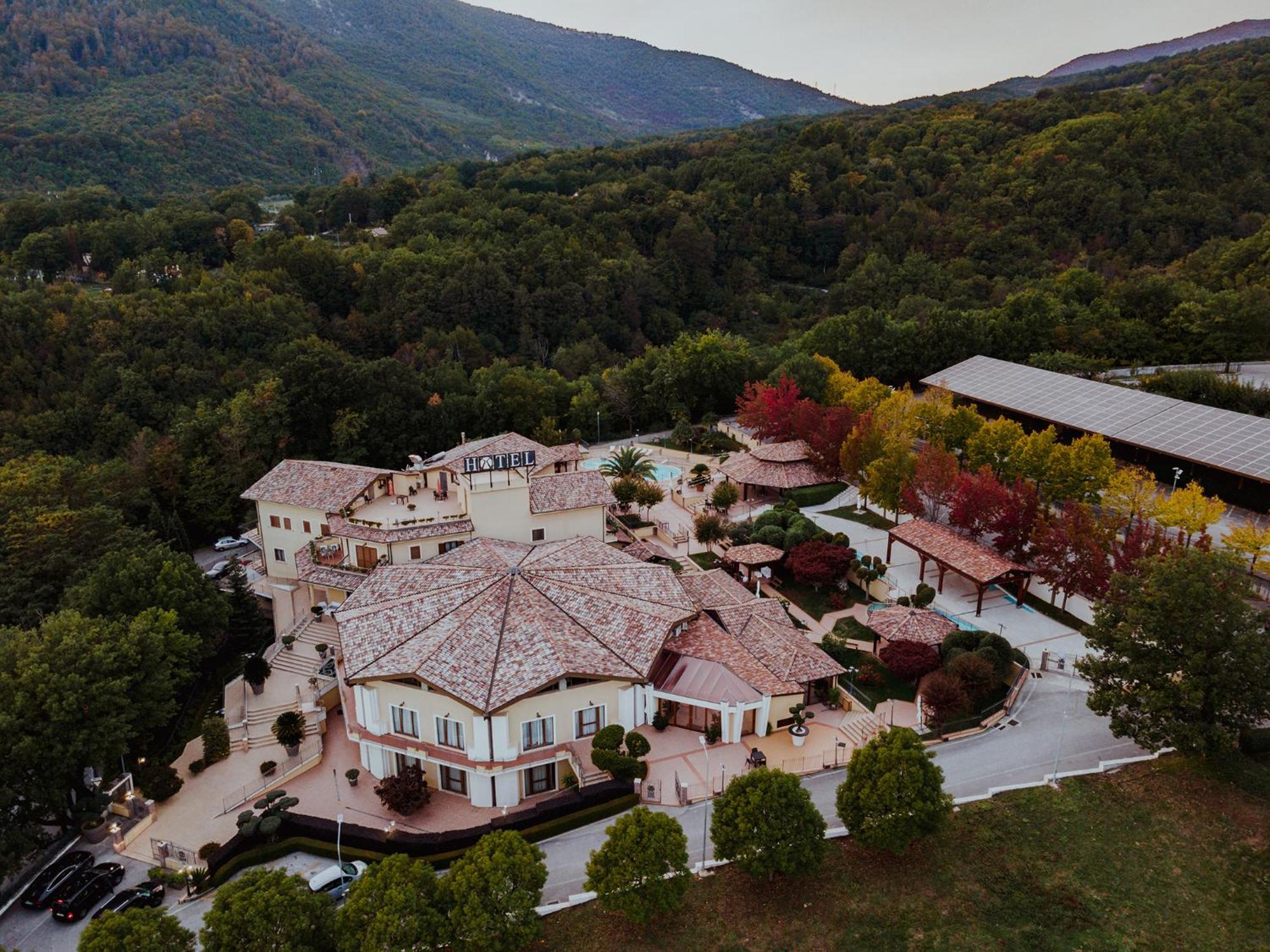 San Raffaele Hotel Restaurant & Resort Castelluccio Superiore Extérieur photo